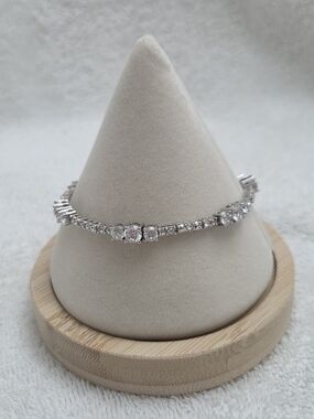 Avon Vintage & Classic Silver Crystal Tennis Bracelet